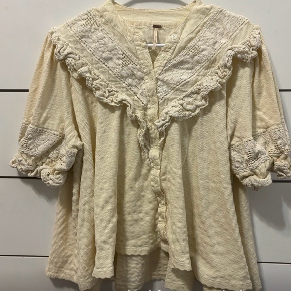 Free People “Walk In The Park” Ruffled Top size Large - Picture 2 of 6